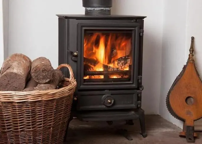 Scenic Welsh Cottage In The Brecon Beacons