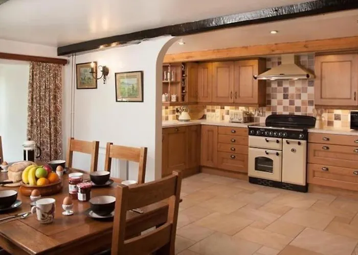 Scenic Welsh Cottage In The Brecon Beacons