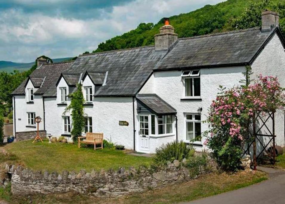 Scenic Welsh In The Brecon Beacons Crickhowell